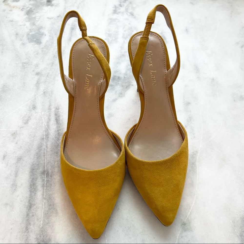 Pointed toe, size 8, Mustard / yellow suede pumps.